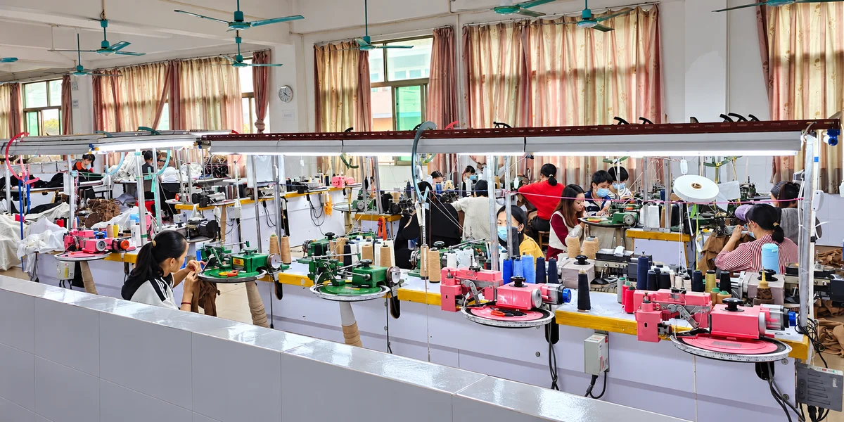 Knitwear linking machines and operators joining knitted panels